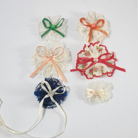 🌻3 for $18 Vintage 80's Lace Baby Bows - Picture 1 of 5